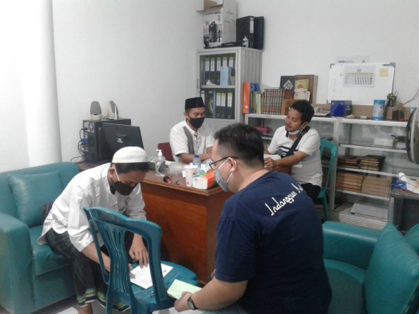 Tunaikan Zakat, Warga Mulai Ramai Datangi Kantor Masjid