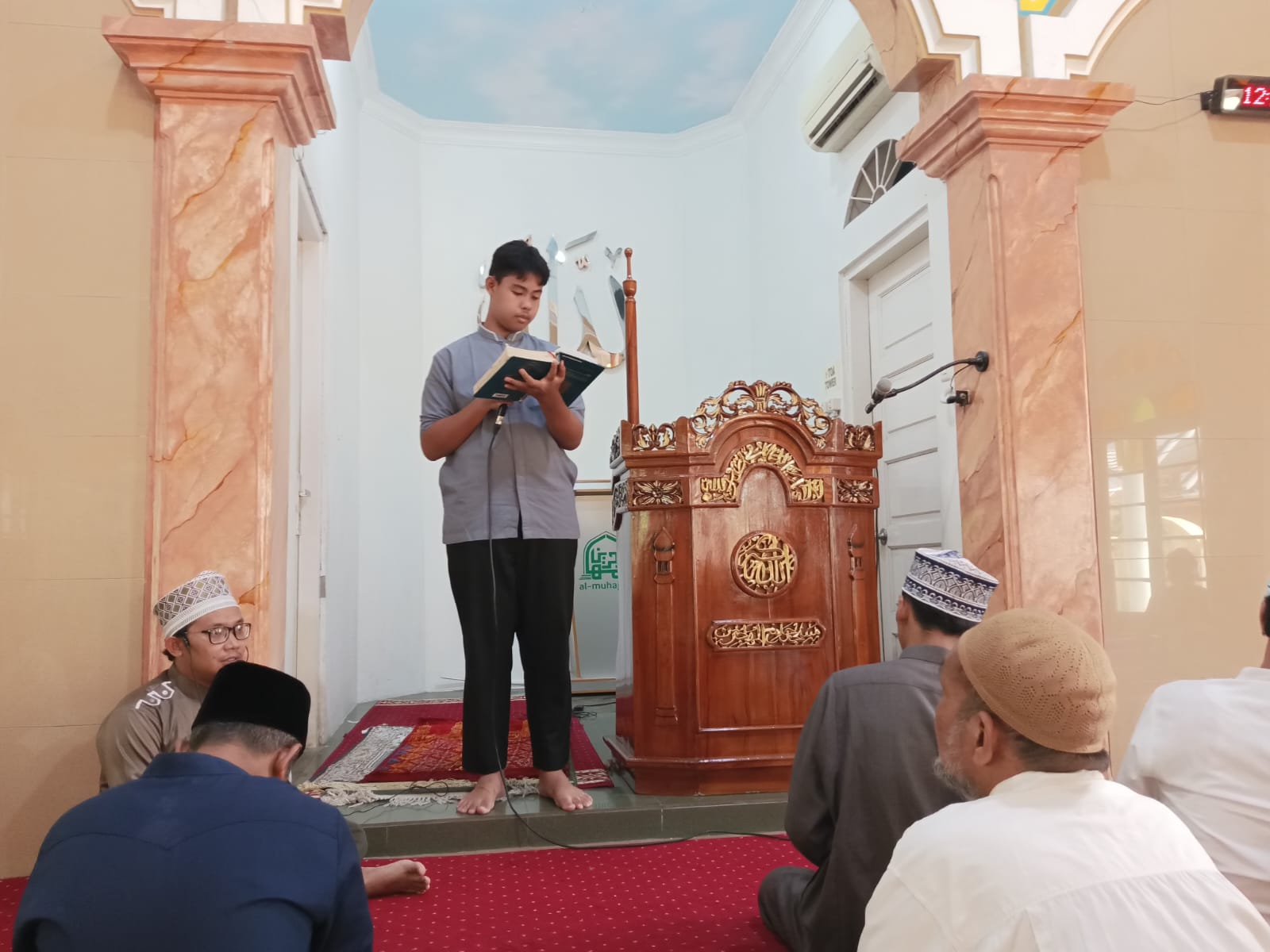 Siswa SMP Asy Syukriyah Laksanakan Pengabdian Masyarakat di Almuhajirin.