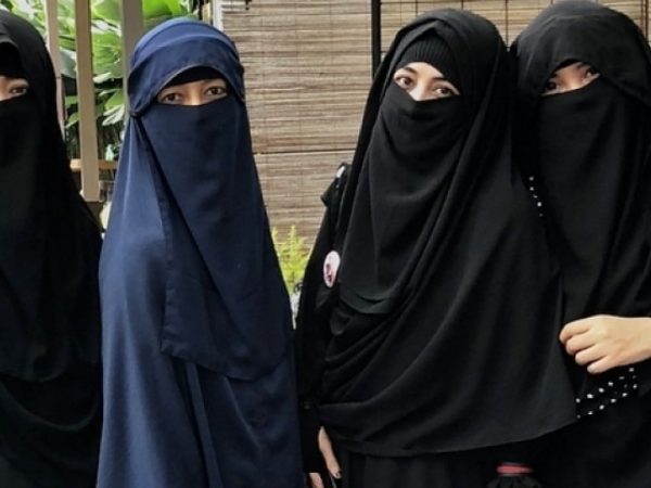 Keutamaan Menafkahi Seorang Janda dan Orang Miskin