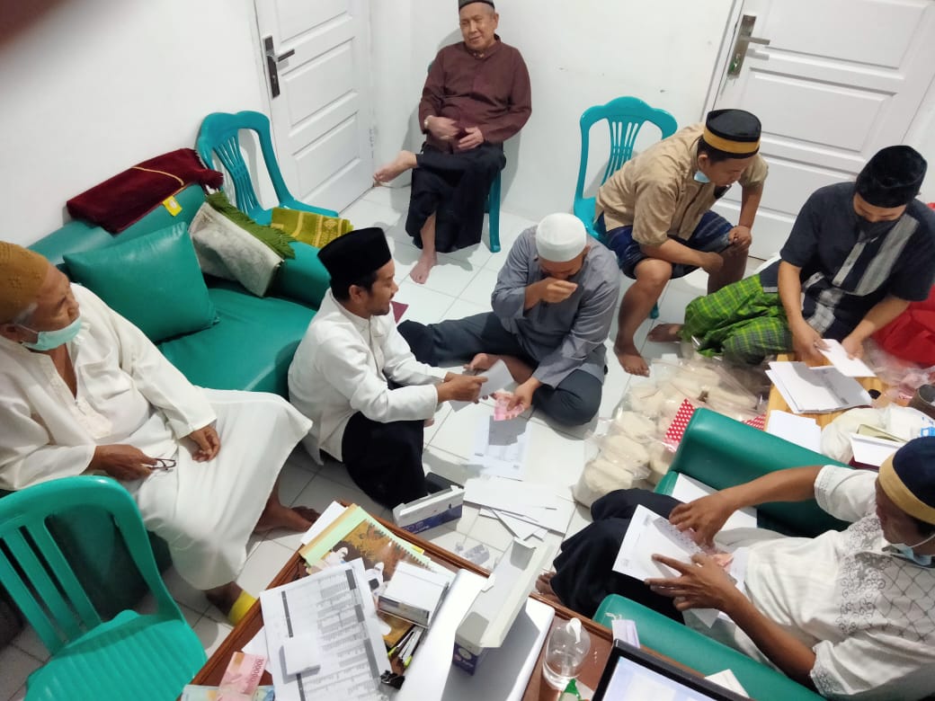 Panitia ZIS & WAF Tuntaskan Penyaluran Zakat di Malam Takbiran Panitia ZIS & WAF Tuntaskan Penyaluran Zakat di Malam Takbiran