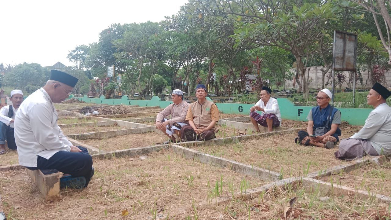 DKM Bersama Jama’ah Almuhajirin Lakukan Ziarah Kubur Jelang Ramadhan. DKM Bersama Jama’ah Almuhajirin Lakukan Ziarah Kubur Jelang Ramadhan.